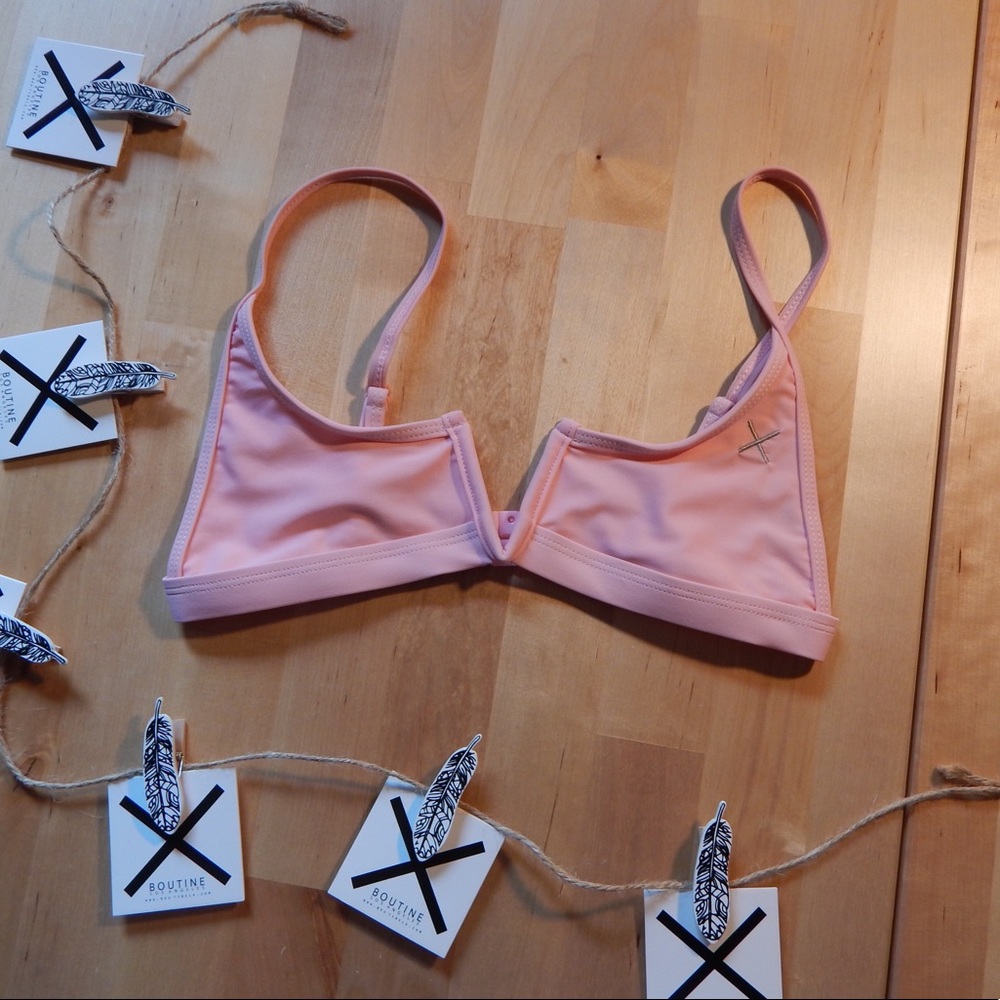 BoutineLA V-Cut Top